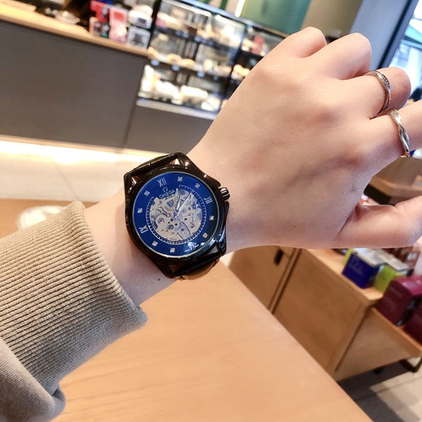 ブランド時計側面デザイン